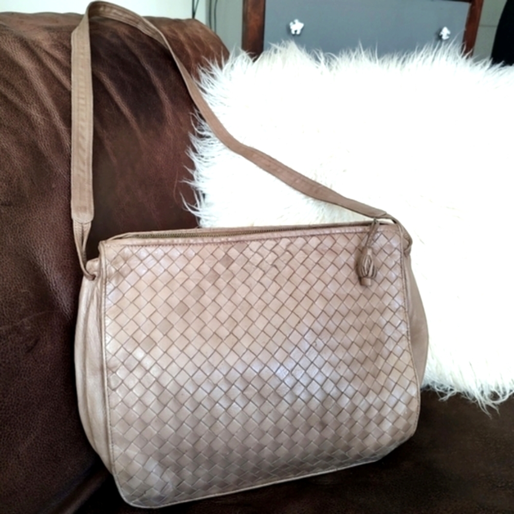 BOTTEGA VENETA Vintage Intrecciato Woven Lamb Leather Shoulder Crossbody Bag - Picture 2 of 16